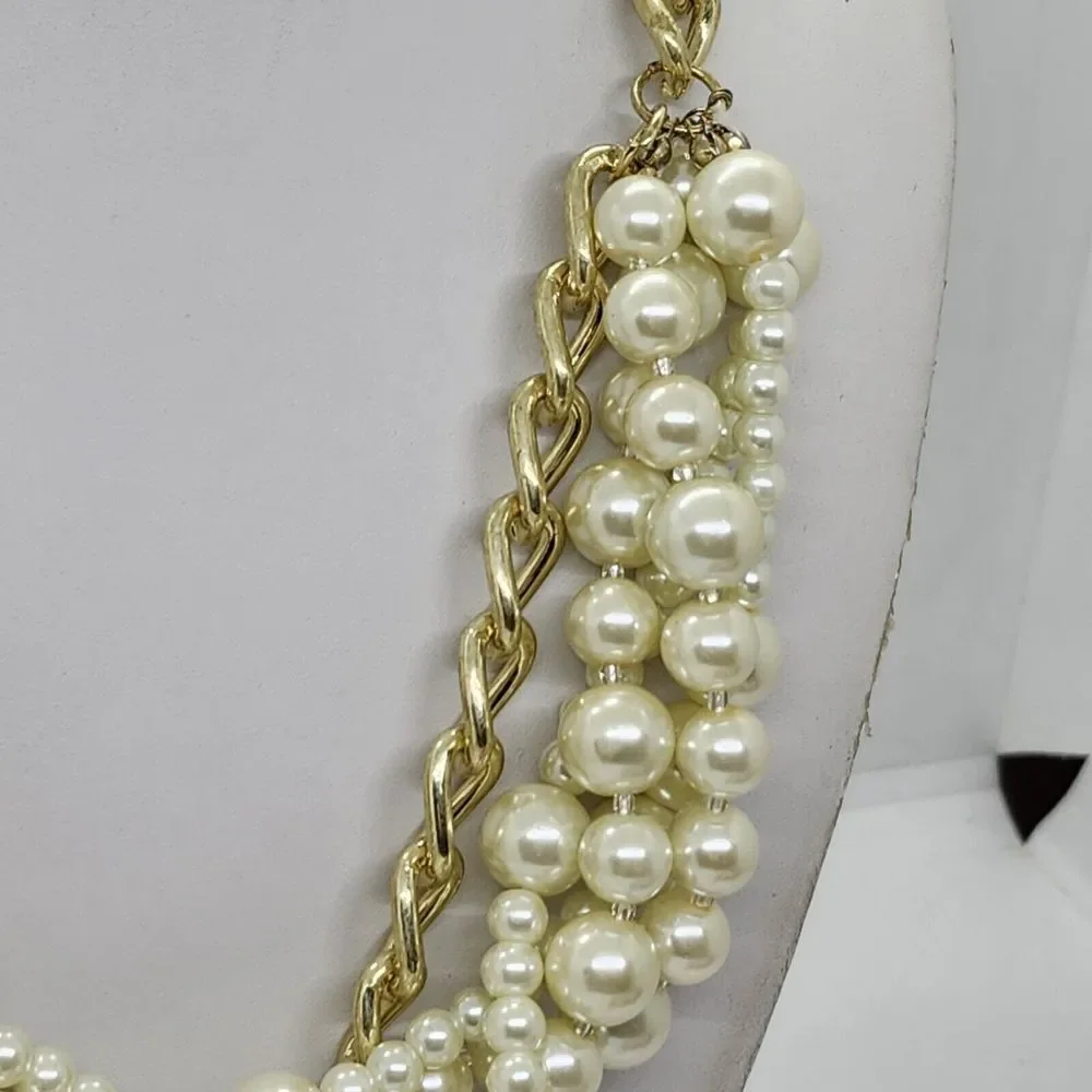 Glass Pearl‎ And Gold Chain Necklace